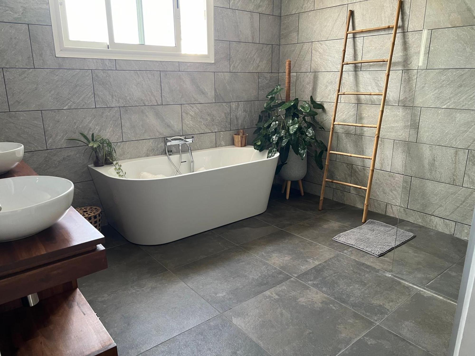 Villa Etang Sale Les Bains Avec Piscine Privee Extérieur photo